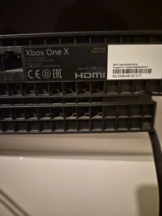 Xbox One X con 2 Controller e stazione di ricarica