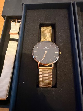 Reloj Daniel Wellington Negro y Dorado