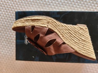 Sandalias marrones mujer con flor