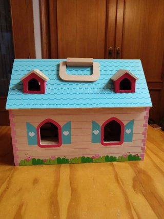 Casita de muñecas de madera para jugar