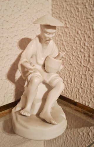 Figura porcelana chino sentado