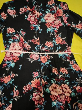 Vestido negro estampado floral