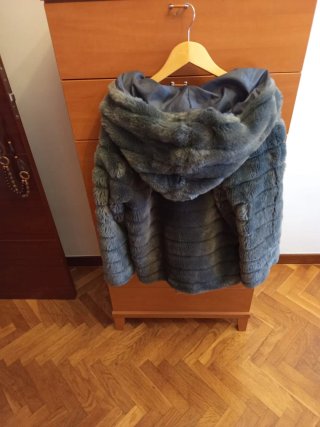 Cazadora de pelo sintético gris