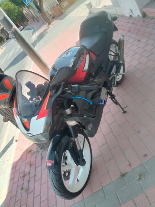 Aprilia RS Tuono 2T Negra/Roja