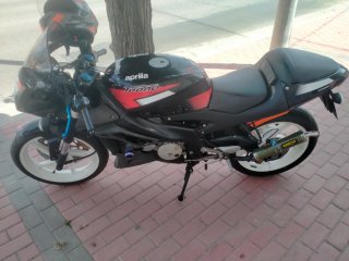 Aprilia RS Tuono 2T Negra/Roja
