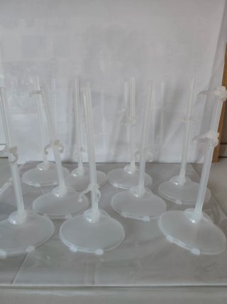 Lote 6 Barbies con soporte
