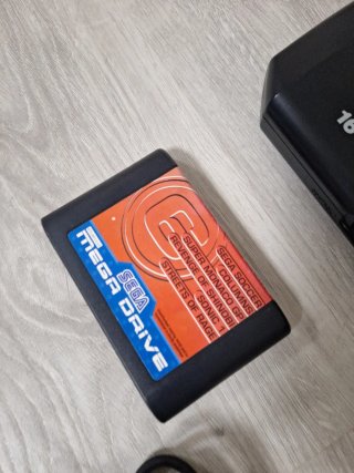 Consola Sega Mega Drive 2 con 2 mandos y multijueg