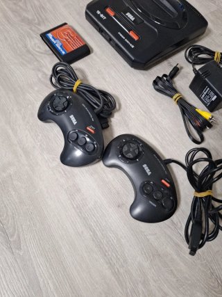 Consola Sega Mega Drive 2 con 2 mandos y multijueg