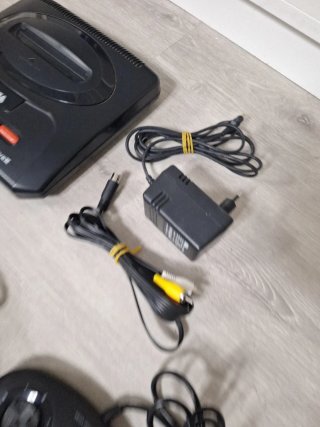 Consola Sega Mega Drive 2 con 2 mandos y multijueg