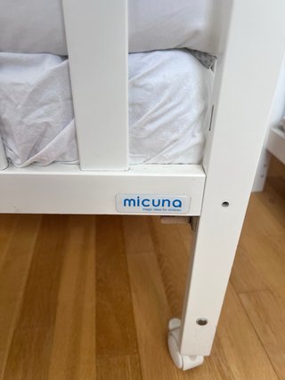 Urge Cuna de bebé blanca con ruedas