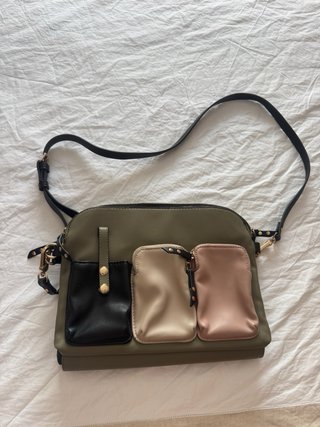 Bolso Parfois Caqui con Múltiples Bolsillos
