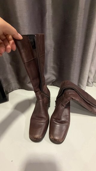 Botas de couro castanhas