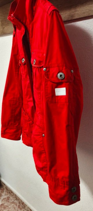 Chaqueta Amichi estilo militar roja