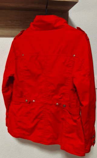 Chaqueta Amichi estilo militar roja