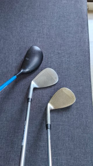 Set de 3 palos de golf: 2 hierros y 1 híbrido