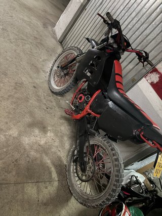 Aprilia RX 50 Enduro Negra y Roja