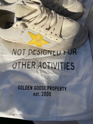 Golden Goose Sneakers Blancas y Amarillas