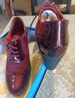 Mocasines tacón señora burdeos. Interior en piel.