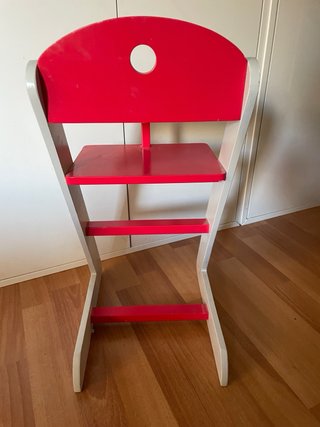 Trona para muñecas, roja con lunares blancos