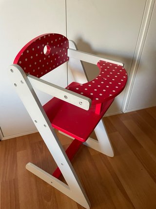 Trona para muñecas, roja con lunares blancos