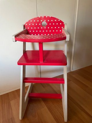 Trona para muñecas, roja con lunares blancos