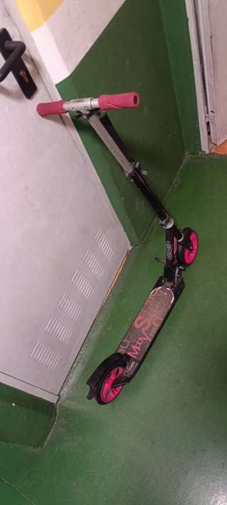 Patinete Oxelo rosa y negro