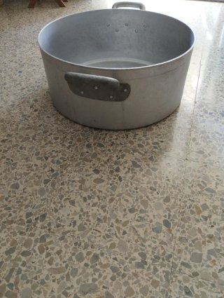 Olla grande de aluminio