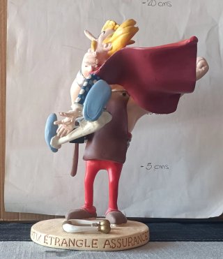 Figura Eseautomatix estrangula Asuracenturix