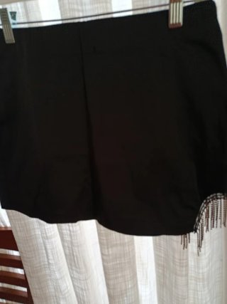 Minifalda negra con detalles plateados