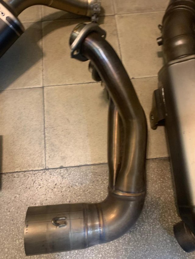 Yamaha mt09 akrapovic