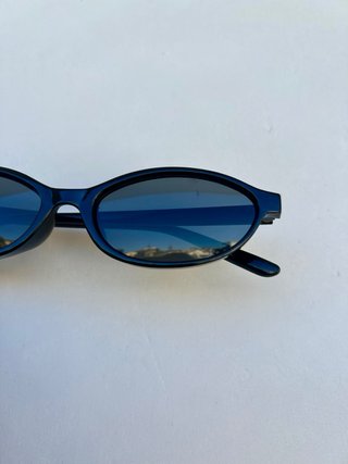 Occhiali da sole neri ovali
