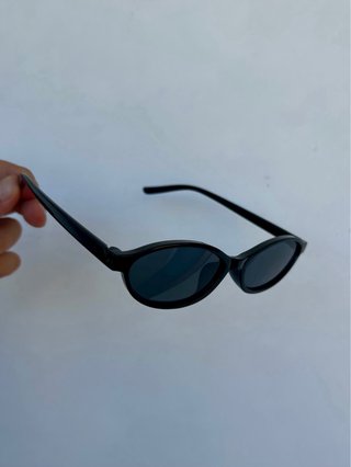 Occhiali da sole neri ovali