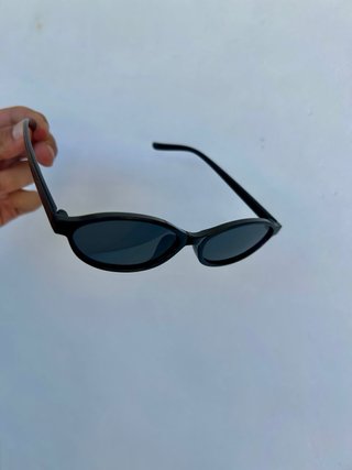 Occhiali da sole neri ovali