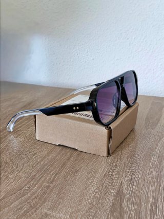 Gafas de sol aviador vintage negras y moradas
