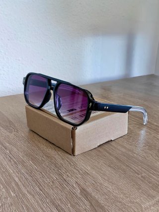 Gafas de sol aviador vintage negras y moradas
