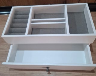 Joyero blanco con cajón y compartimentos