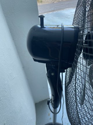 Ventilador de pie negro