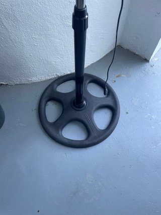 Ventilador de pie negro