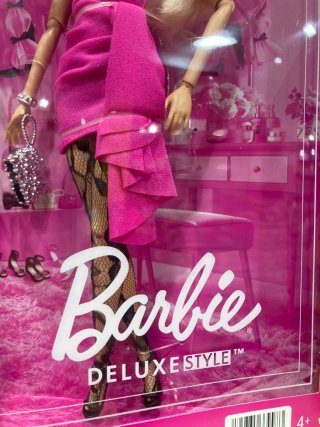 Barbie Deluxe Style con calze nere