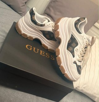 Playeros Guess Marrones y Blancos