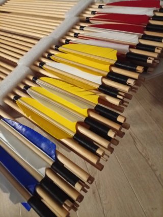 12 Flechas Bambú Indonesia 83cm Pluma Natural