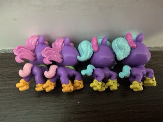 4 Figuras Caballos Morados con Patines