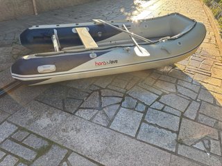 Barca hinchable Zodiac con remos