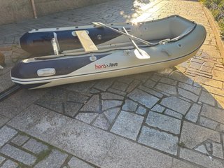 Barca hinchable Zodiac con remos