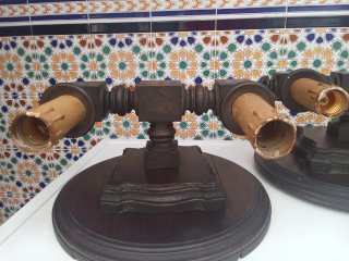 Candelabros antiguos de madera (2 unidades)