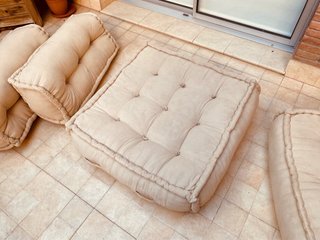 Sofá modular SKLUM – 2 módulos + 2 respaldos.