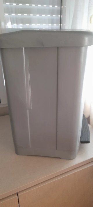 Cubo basura pedal gris