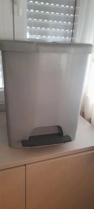 Cubo basura pedal gris