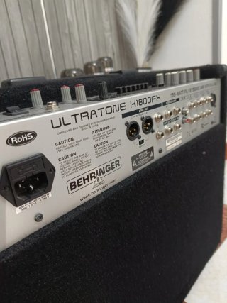 Amplificador Behringer Ultratone K1800FX Negro