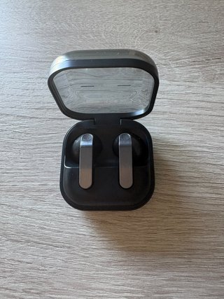 Samsung Galaxy Watch Ultra 2 ySamsung Galaxy Buds4